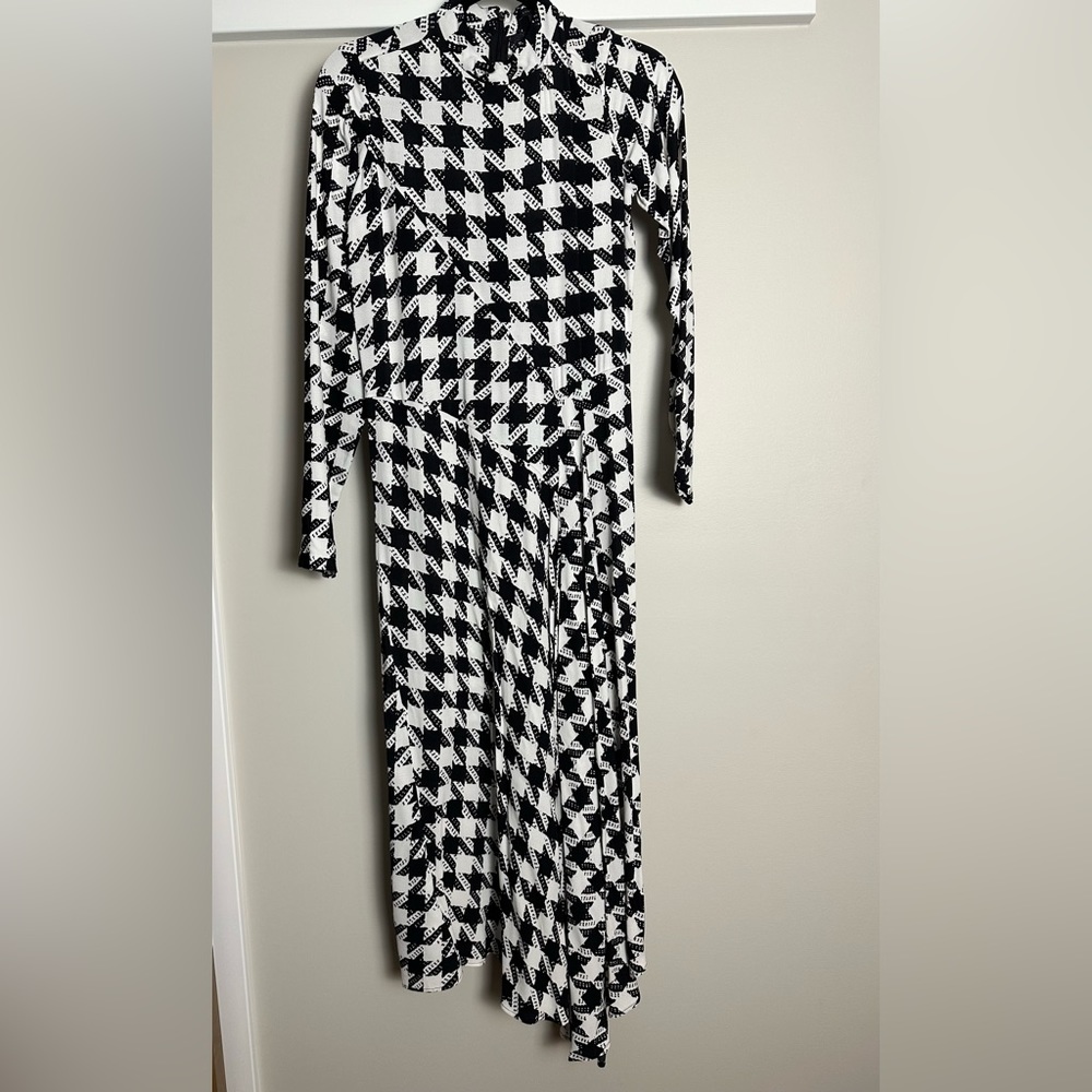 Ann Taylor Black and white houndstooth asymmetrical maxi dress